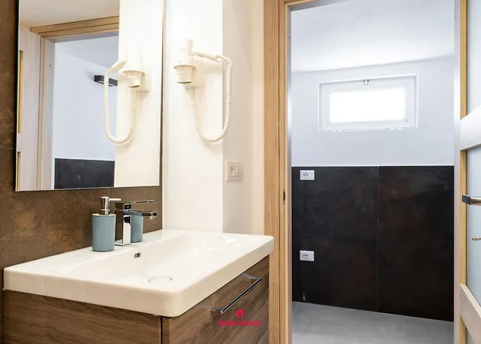 Barirooms - Urban 163 * Bari